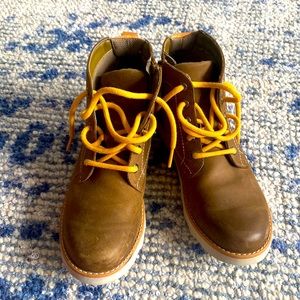 Girls Clarks crown hike boots size US 2.5